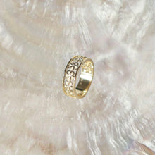 Load image into Gallery viewer, Plumeria Band Ring
